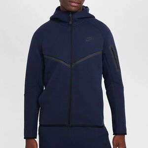 Nike Men's Tech Performance Jacket - Navy Blue